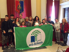Al Comune di Senigallia la consegna della Bandiera Verde di Ecoshools all'istituto Marchetti