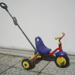 Un triciclo per bambini