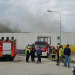 Il capannone della Union Cosmetics distrutto dall'incendio alla Cesanella di Senigallia: i Vigili del fuoco al lavoro