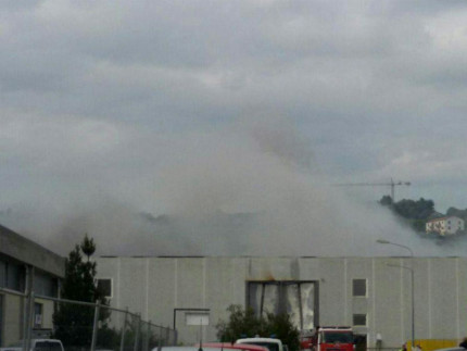 Il capannone della Union Cosmetics distrutto dall'incendio alla Cesanella di Senigallia