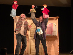 Una scena di Cappuccetto Rosso, rappresentato dal Teatro alla Panna, la compagnia di Senigallia