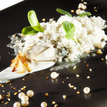 Ostrica con panna acida, scalogno e sorbetto all'ostrica ed olio extravergine di oliva raggia