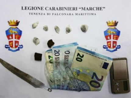 Sequestro coltello a Falconara Marittima