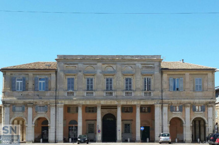 Palazzo Micciarelli, l'ex Filanda, che si affaccia su piazza Garibaldi a Senigallia