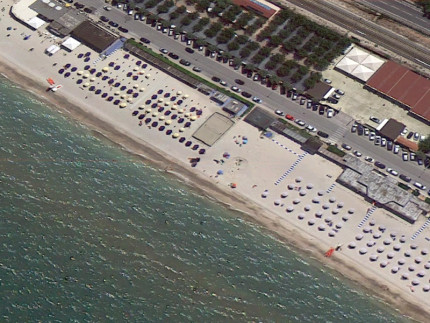 Gli stabilimenti balneari sulla spiaggia a Marzocca di Senigallia