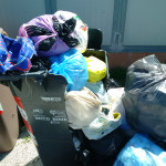 Alcuni rifiuti non raccolti a Senigallia, servizio di raccolta differenziata dei rifiuti