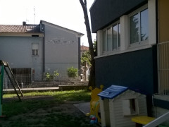 Lastre di amianto a Borgo Bicchia, a fianco della scuola dell'infanzia San Gaudenzio