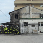 Vigili del fuoco al lavoro per spegnere l'incendio al Cesano di Senigallia