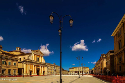 Piazza Garibaldi a Senigallia nella foto di Franco Poggio