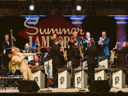 Una delle esibizioni live al Summmer Jamboree di Senigallia contenute nel cd dell'edizione 2015