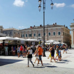 Il mercato cittadino nella nuova piazza Garibaldi a Senigallia