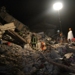 I soccorsi e i Vigili del fuoco ad Amatrice, Rieti, al lavoro per liberare dalle macerie persone e cose dopo il terremoto del 24 agosto 2016