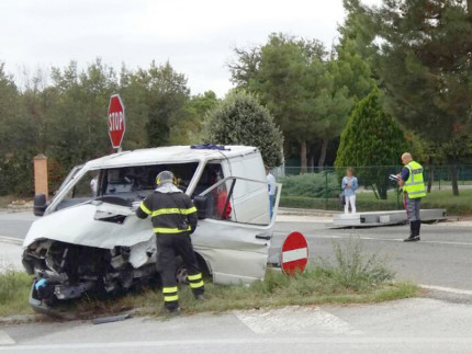 Il grave incidente stradale avvenuto a Belvedere Ostrense tra un furgone e un suv