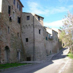 Serra de' Conti: uno scorcio delle mura su lato San Francesco