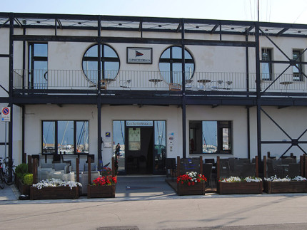 La sede del Club Nautico Senigallia, presso il porto Della Rovere