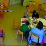 maestra sospesa della scuola materna per maltrattamenti
