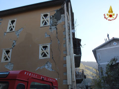 Edifici lesionati e crolli nelle Marche dopo la scossa di terremoto del 30 ottobre 2016
