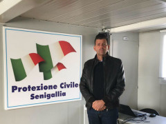 Maurizio Mangialardi nella sede del COC di Senigallia