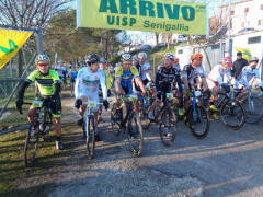 La prova di ciclocross promossa dalla Uisp Cannella presso l'area verde alla Cannella di Senigallia