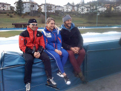 Linda Rossi, al centro, assieme al suo allenatore Roberto Sighel e al suo preparatore atletico Michele Ravagli