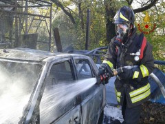 Auto in fiamme a Fabriano