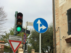 Ostra, nuovo impianto semaforico all’intersezione tra Via San Francesco e Via Madonna della Rosa