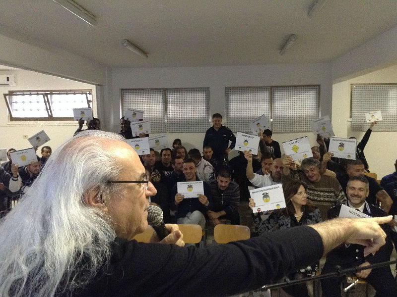 Franco Mussida spiega il progetto di portare la musica in carcere ad Ancona per studiare le emozioni dei detenuti