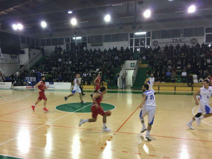 Il match tra la Pallacanestro Senigallia e la Malloni Basket Porto Sant'Elpidio