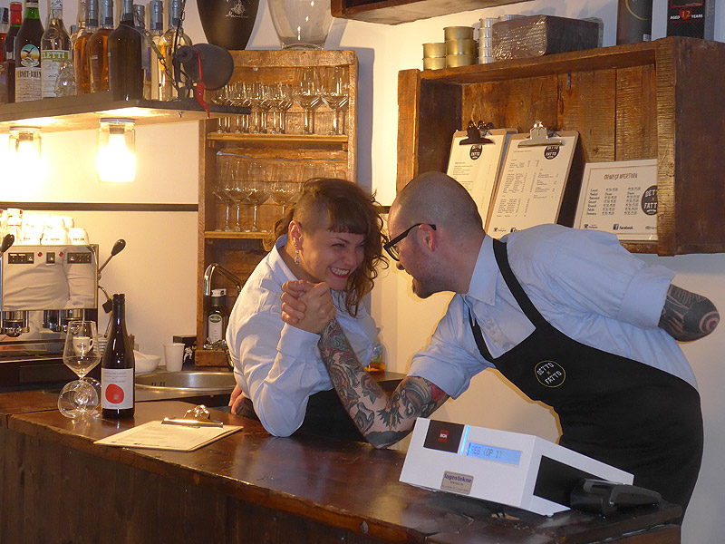I due responsabili del ristorante "Detto Fatto" in via Portici Ercolani 24, a Senigallia