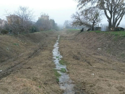 Il fosso della Giustizia a Senigallia, ripulito dalla folta vegetazione