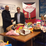 La consegna dei giochi donati alle popolazioni terremotate: a sinistra Giovanni Bomprezzi (Caritas), a destra Giacomo Mugianesi (CNA Senigallia)