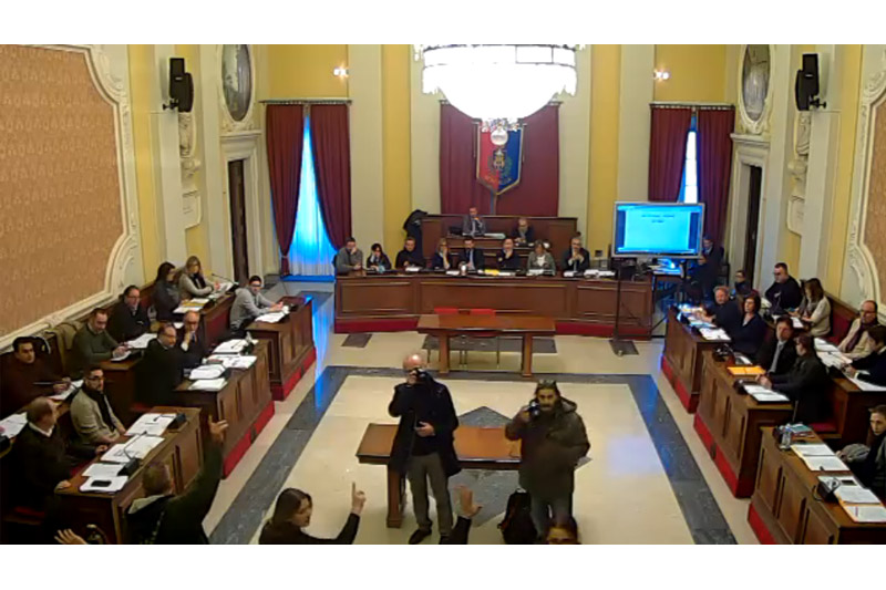 La seduta del consiglio comunale di Senigallia di lunedì 30 gennaio 2017: le proteste