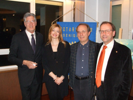 L'incontro al Rotary club di Senigallia: da sinistra Camillo Nardini, Simona Zava, Vito Maria Carfì e Andrea Avitabile