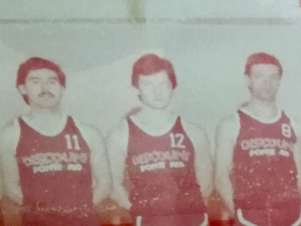 Marco Giampieri in una foto del settore giovanile della Pallacanestro Senigallia del 1977: è il numero 12 al centro