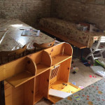 Devastazione in una casa in campagna