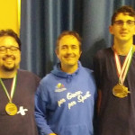 Gli atleti del Tennistavolo Senigallia Mirko Bruschi (sinistra) e Dario Secondini (destra), insieme all'allenatore Lorenzo Giacomini