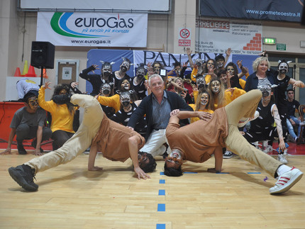 La squadra del Panzini che ha partecipato al Palasport di Senigallia alle Olimpiadi della Danza 2017
