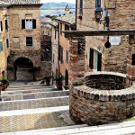 Corinaldo e la celebre scalinata del pozzo della polenta