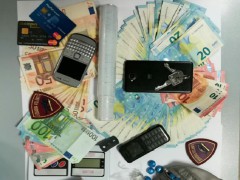 Eroina e marijuana nascoste nei cappelli,