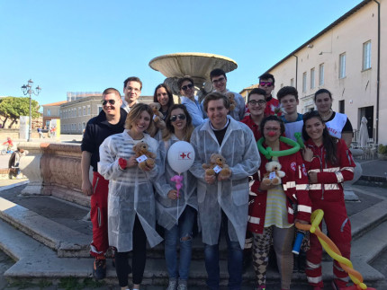 Il Rotaract e la Croce Rossa Italiana in piazza con Teddy Bear per vincere la paura di ospedali e medici