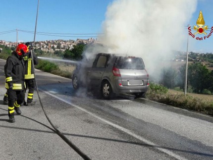 Auto in fiamme Filottrano