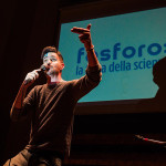 Lorenzo Baglioni a Fosforo, la festa della scienza. Foto di Marco Giugliarelli
