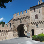 Un tratto delle mura antiche di Corinaldo restaurate