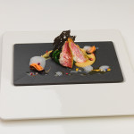 Triglie scottate all'olio extra vergine di oliva, crema di ceci e cime di rape con aria e mosciolo di Portonovo e cialda al nero - ricetta di Walter Borsini