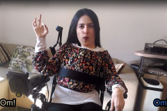 La parodia Carrozzati's Karma delle sorelle Maria Chiara e Elena Paolini di Senigallia