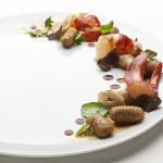 Gnocchi di ricotta di bufala e farina tostata con Aragosta Canadese in olio di raggia, Vongola Gigante (Panopea Abruta) e tartufo nero pregiato - ricetta di Giacomo Pasquini