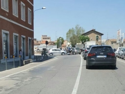 L'incidente avvenuto tra via Perilli e viale Bonopera a Senigallia