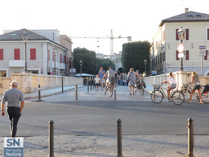 La transennatura attuata su ponte II Giugno a Senigallia