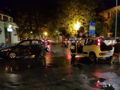 mancata precedenza, scontro fra tre vetture