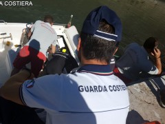 Barca affondata al porto